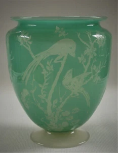 Steuben Art Glass Vase – Acid Cutback Jade Green over Alabaster – Exotic Birds - Picture 1 of 20