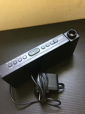 Mesqool Vibrating Projection Alarm Clock  w/ USB Port Model CR1001i - Image 1 of 4