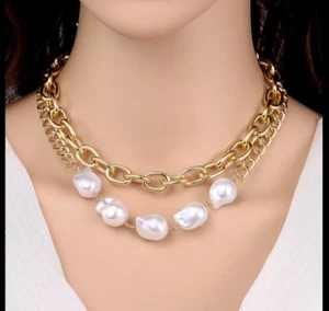 Damenschmuck, Kette mit Anhänger in Gold mit Perlenimitation. - Bild 1 von 1