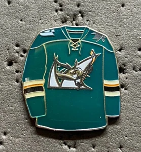 San Jose Barracuda Dark Jersey AHL Hockey Pin - Bild 1 von 2