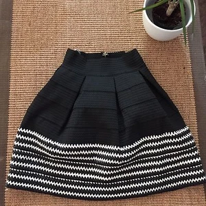 Franscas Miami schwarz & weiß Mini Schlagrock Größe Small - Bild 1 von 11