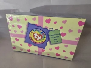 TY Beanie Babies Club Ufficiale SIGILLATO IN FABBRICA Mistero? Orso 2004 ritirato - Foto 1 di 3