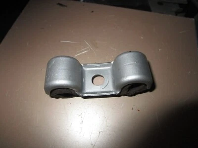 1968-72 PONTIAC GTO Le MANS TRANSMISSION COOLER LINE FRAME BRACKET W/RUBBER (B) - Изображение 1 из 2