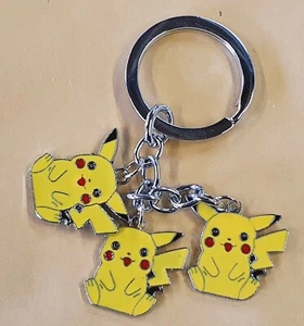 Llavero Pikachu japonés de dibujos animados animados anime 1,5 cm diámetro vendedor P&P gratis - Imagen 1 de 4