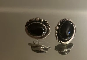 Native American Beautiful Sterling Silver Black Onyx Post Earrings - Picture 1 of 4