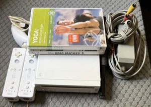 Nintendo Wii Console Bundle 2 Controllers & Nunchuck 2 Games Gamepad Tested - Bild 1 von 10