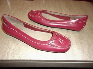 NEU EDDIE BAUER FUCHSIA ROSA LEDER OBERMATERIAL WEISSE NÄHTE QUASTE VORNE FLACHE SCHUHE 6M - Bild 1 von 2