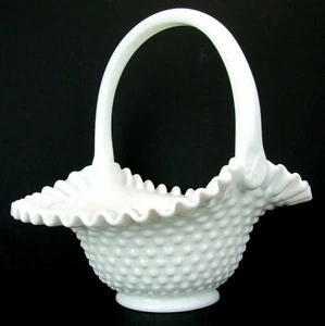Fenton Kunst Glas weiß Nägel Korb geraffter Rand applizierter Griff 9-1/2 Zoll - Bild 1 von 6