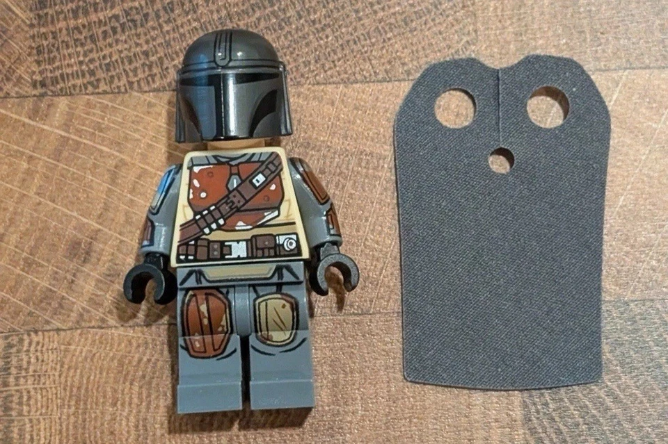 LEGO Star Wars UCS Mandalorian Razor Crest 75331 - Exclusive - Image 1 of 1