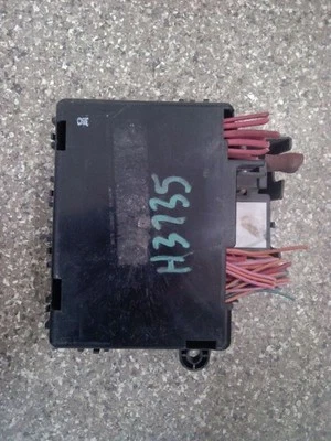 Fuse Box Engine VIN J 8th Digit Fits 00 CHEVROLET 2500 PICKUP 1452953 - Image 1 of 2