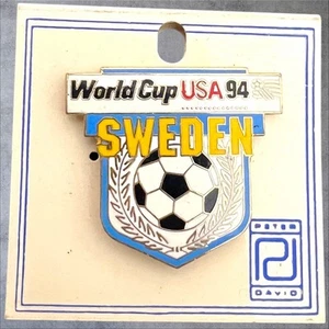 Vintage: WORLD CUP USA '94 Sweden Lapel Pin - Soccer Ball - NOS - FIFA - Picture 1 of 3