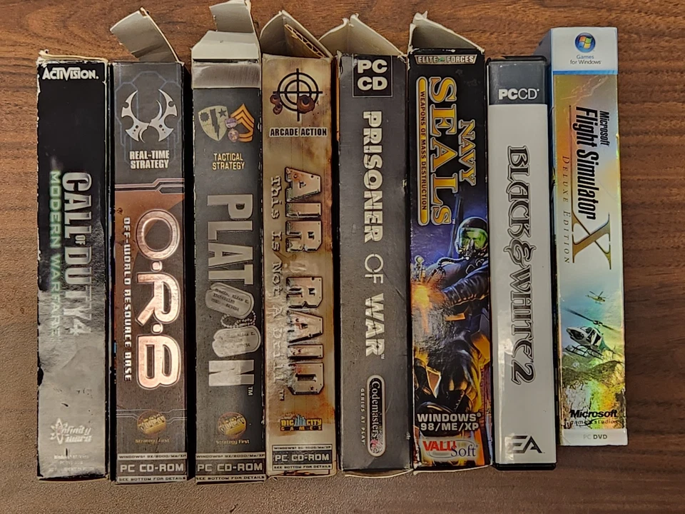 Lote de 8 juegos Big Box PC CD-ROM Platoon Flight Simulator blanco y negro 2 etc Foto 1 de 4