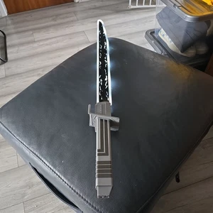 Star Wars Mandalorian Darksaber elektronisches Spielzeug Cosplay 32" Hasbro 2020 sehr guter Zustand - Bild 1 von 4