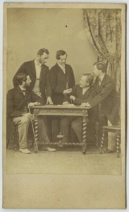 CDV Vitagliano & Terris à Marseille. 5 hommes autour d'une table. Grain de riz ? - Picture 1 of 2
