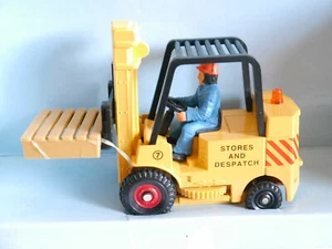 Carrello elevatore "City Forklift Services / NEGOZI E SPEDIZIONI", Corgi ca 1:36 imballato - Foto 1 di 2