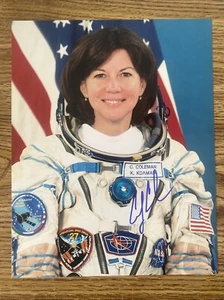 Foto autografiada 8x10 de Catherine Cady Coleman NASA Astronauta Expedición 27 - Imagen 1 de 2