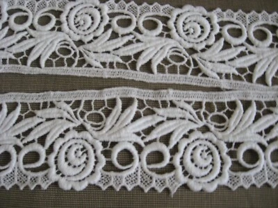9 1/2 YDS VINTAGE, HEAVY SCALLOPED WHITE FLORAL COTTON VENISE LACE EDGE - Image 1 of 2