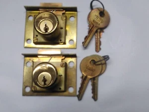 SET of 2 Antique Penny Arcade Machine Yale Locks & Keys - Picture 1 of 8