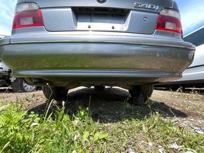 BMW 540i 1997-2003 cubierta de parachoques trasero gris PC:472 4,4 L TRACCIÓN TRASERA 100 K 55399 Foto 1 de 4