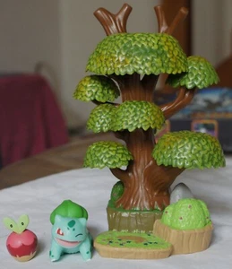 Pokemon Select Pack Sommerwaldumgebung mit Bulbizarre - Bild 1 von 2