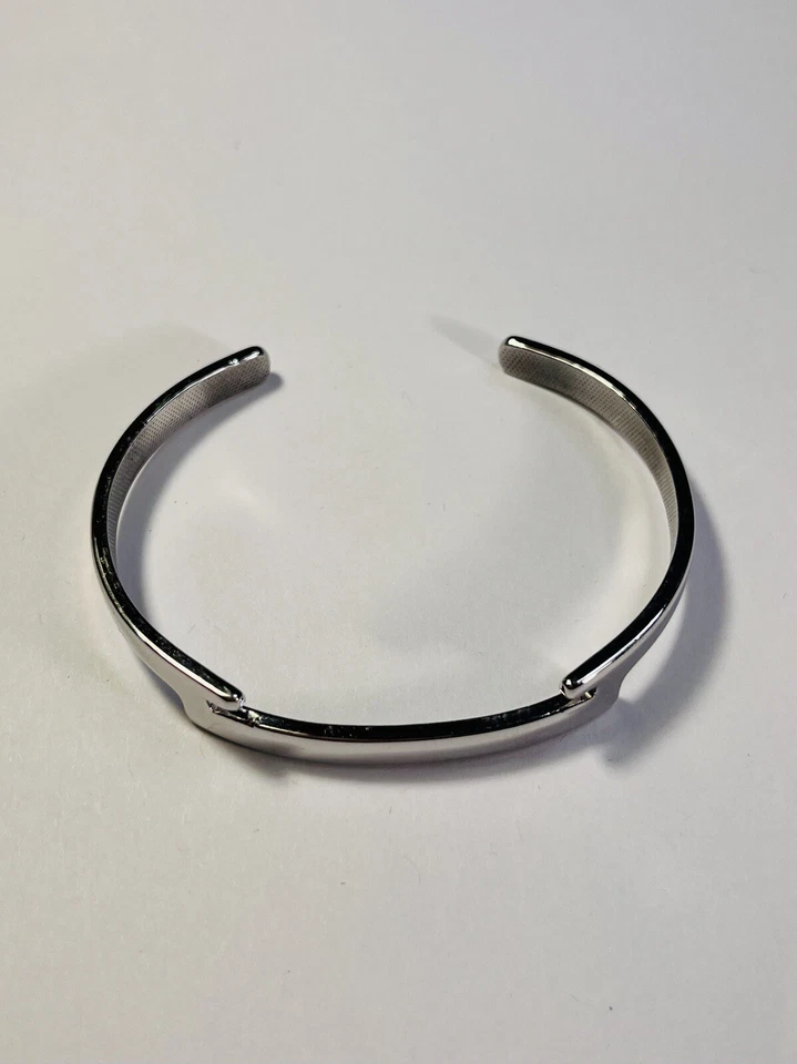 Bracelete de punho simples feminino fofo tom prata Avon  - Imagem 1 de 4