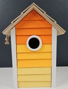 Wood Birdhouse 8.5" x 6" x 5.5" - Picture 1 of 4