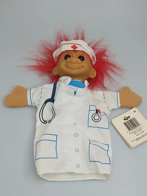 Muñeca Russ Troll de Colección Enfermera Marioneta de Mano con Etiqueta Luv Pet  Foto 1 de 4