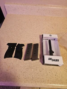SIG SAUER P220 NEW BARREL/2-MAG - Picture 1 of 11