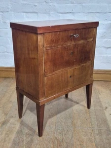 Antique continental small chest of 3 drawers - lockable with keys - Picture 1 of 12