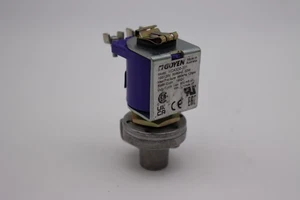 Goyen RCA3D0-331 Solenoid Valve with Coil 1/8″ NPT 120V 125psi - Picture 1 of 8