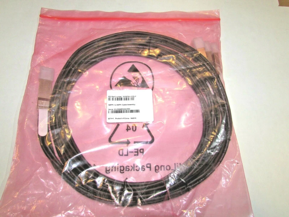 FCI 10130795-4030LF 25Gbps QSFP28 to 4XSFP28 3 METERS 26AWG CABLE ASSEMBLY - Image 1 of 1