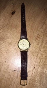 Lorus Mickey Mouse Gold Tone Watch 80's Vintage Foot Kicked Up Retired Fast Ship - Picture 1 of 6