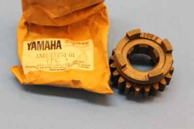 NOS YAMAHA IT250 IT400 DT250 DT400 5TH WHEEL GEAR PART# 1M1-17251-01-00 - Image 1 of 4
