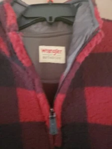 Herrenpullover 1/4 Reißverschluss Pullover Wrangler rot kariert Fleece Gr. Medium - Bild 1 von 3