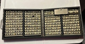 VINTAGE CASE FULL OF ACRYLIC TEETH SS WHITE DENTAL ASSORTMENT Detached Crowns - Picture 1 of 11