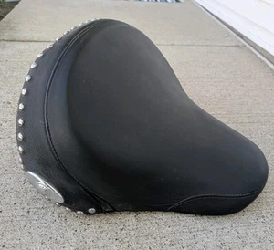 2000-2006 Harley Softail Fatboy Front Driver Solo Seat Studded Heritage Standard - Picture 1 of 19