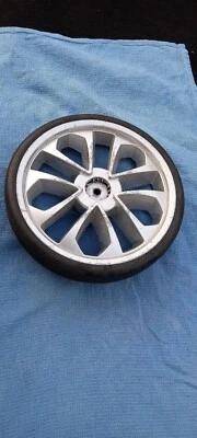 Rueda trasera para cochecito de bebé Chicco Bravo LE 30 TS. Tamaño 9" Diámetro  Foto 1 de 2