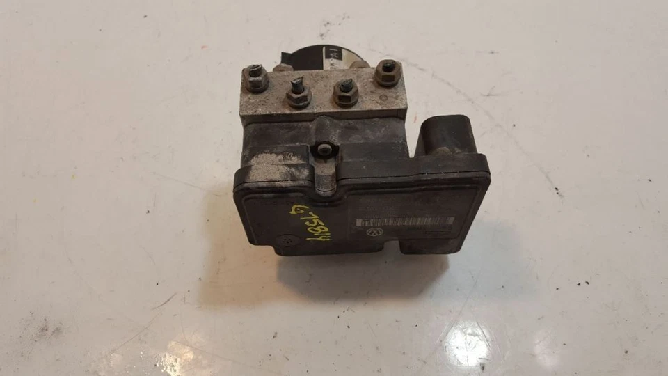 Bomba ABS VIN K octavo dígito compatible con Volkswagen Golf GTi Rabbit Jetta 2008 Foto 1 de 4