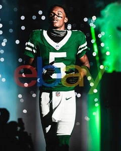 Garrett Wilson Running Out On Field New York Jets 8x10 NFL Football Photo - Picture 1 of 1