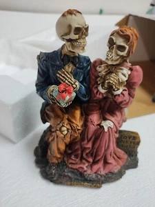 VERONESE Skull Collection skeleton couple on Bench figurine Love Never Dies - Picture 1 of 19