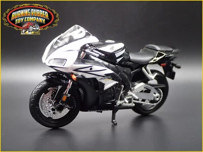Honda Cbr1000Rr Sport Bike Moto 1/18 Scala Diorama Modello Diecast - Immagine 1 di 4