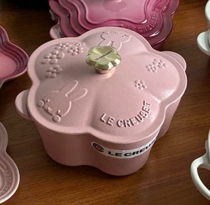 Le Creuset × Miffy Cocotte Fleur Limited Edition Pink Floral Knob Rare NEW W/Box - Picture 1 of 6