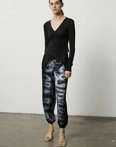 Lanston Jogginghose 'Jaidyn' Batik Satin | Gr. XS - Bild 1 von 10