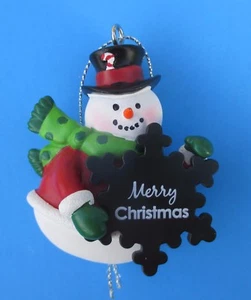 N2 MERRY CHRISTMAS SNOWMAN ORNAMENT message snowflake Ganz - Picture 1 of 2