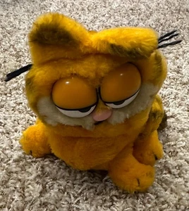 1981 Vintage Dakin Garfield Cat Small Sitting Stuffed Animal 6” Plush - Picture 1 of 4