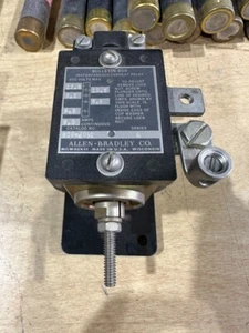 RELÉ DE CORRIENTE DE VIAJE INSTANTÁNEO ALLEN-BRADLEY 809-J05E B218 - Imagen 1 de 1
