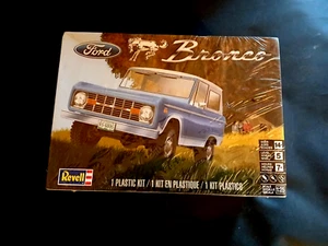 Model Kit Ford Bronco 4X4 Revell 1:25 Skill Level 5 - Picture 1 of 3