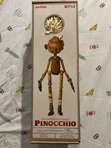 NEU Guillermo del Toro's Pinocchio Marionetten mit Zinn Cricket Netflix limitiert - Bild 1 von 3