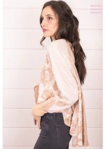 We The Free People True Perfection Tee M High Lo Boho Drapey Almond Milk Paisley - Picture 1 of 9
