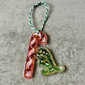 Addobbo natalizio folletto con bastoncino di zucchero in resina glitterata - Foto 1 di 5